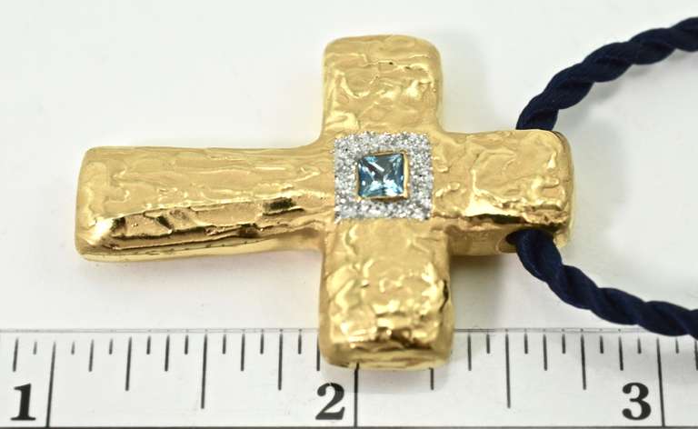 Chic 18K Textured Cross with Blue Topaz and Diamonds