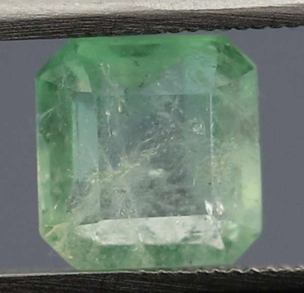 Stunning 1.51ct platinum green Colombian emerald