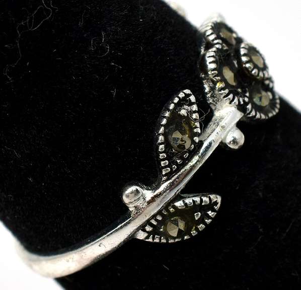 Cute Sterling Silver Flower Ring With Marcasite