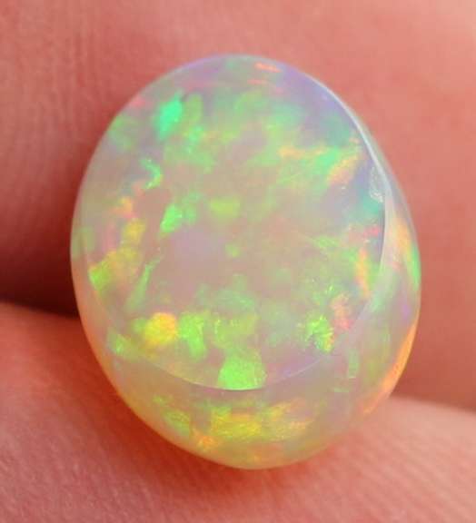 Stunning 4.63ct floral patterned semi-black Opal