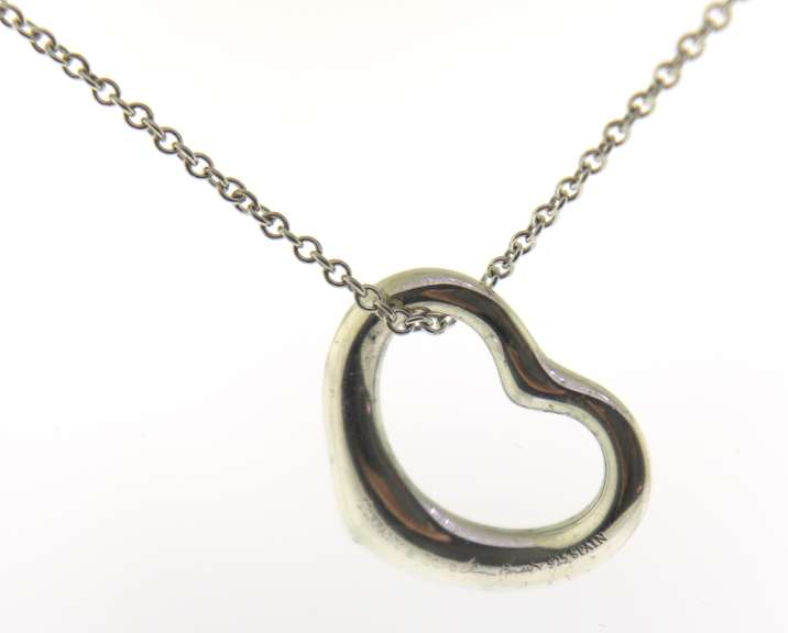 Chic Tiffany & Co. Elsa Peretti Sterling Silver Open Heart Necklace