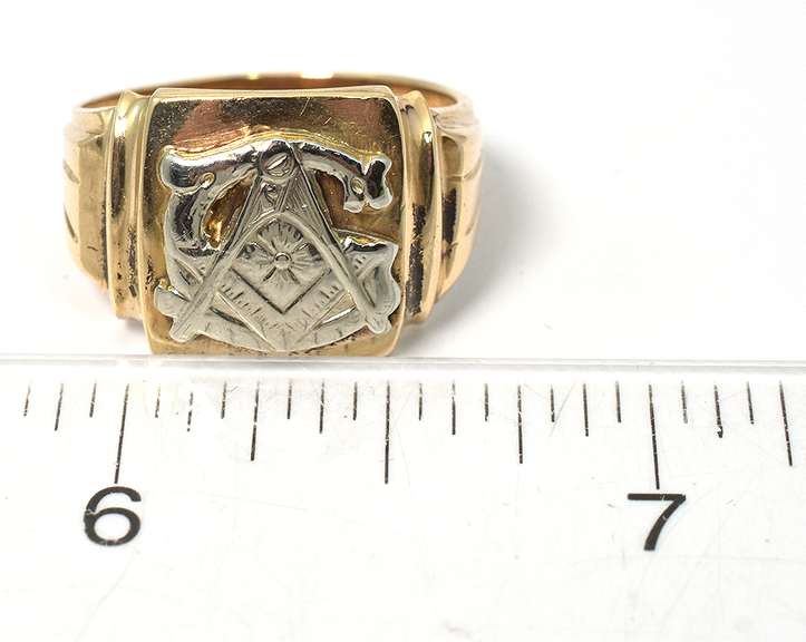 Detailed Masonic Ring with Flower in 2-Tone Gold