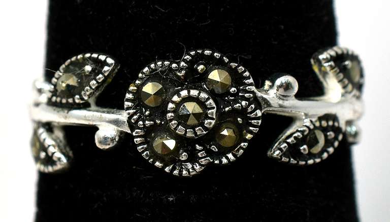 Cute Sterling Silver Flower Ring With Marcasite