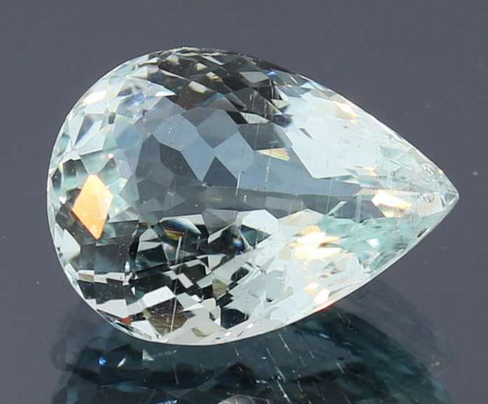 Simply ravishing 9.29ct full fire Aquamarine