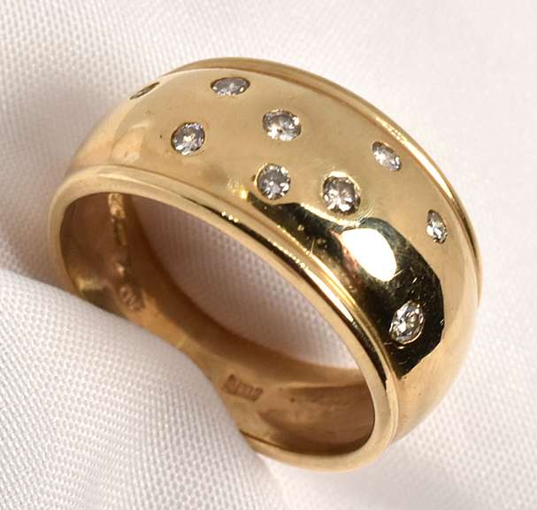 Fashionable Diamond Ring
