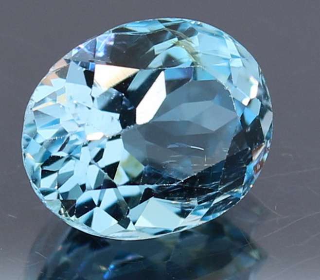 Simply stunning 6.36ct 10x12mm vivid sky blue Topaz