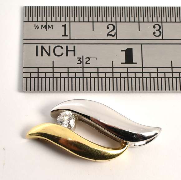 Fashionable Bi-Color Gold Diamond Pendant