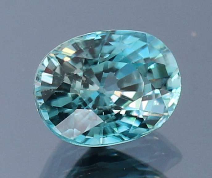 Superb flashing 2.20ct blue/blue green Cambodian Zircon