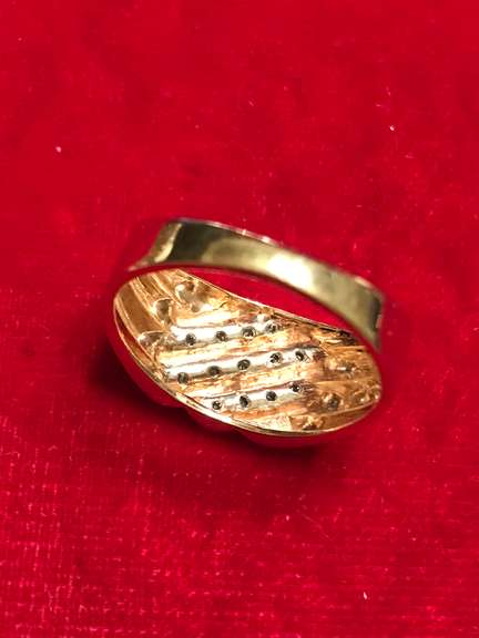 MEN’S DIAMOND RING CRAFTED IN 10K GOLD