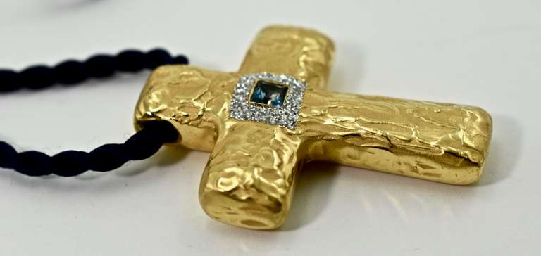 Chic 18K Textured Cross with Blue Topaz and Diamonds