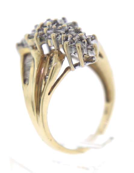 Glamorous 14kt Round and Bagguette Cut Diamond Waterfall Cluster Ring
