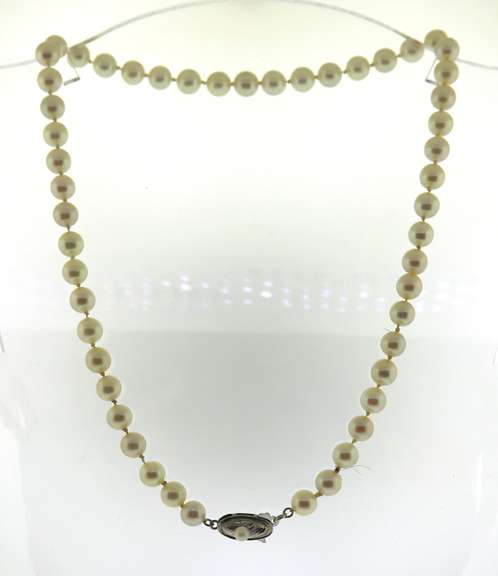 White Fresh water Pearl Necklace