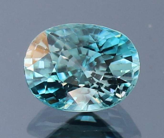Superb flashing 2.20ct blue/blue green Cambodian Zircon