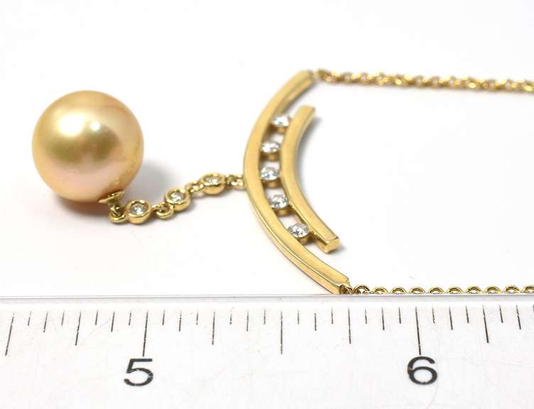 High-Class Golden Pearl & Diamond Necklace in 14KT Yellow Gold