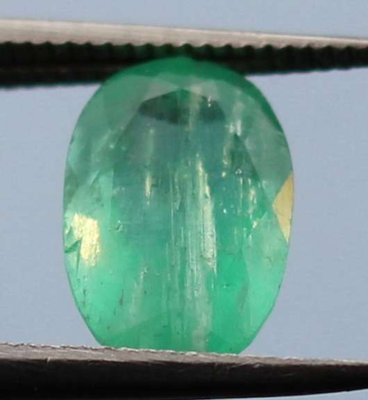 Glowing green! 1.38ct Colombian Emerald