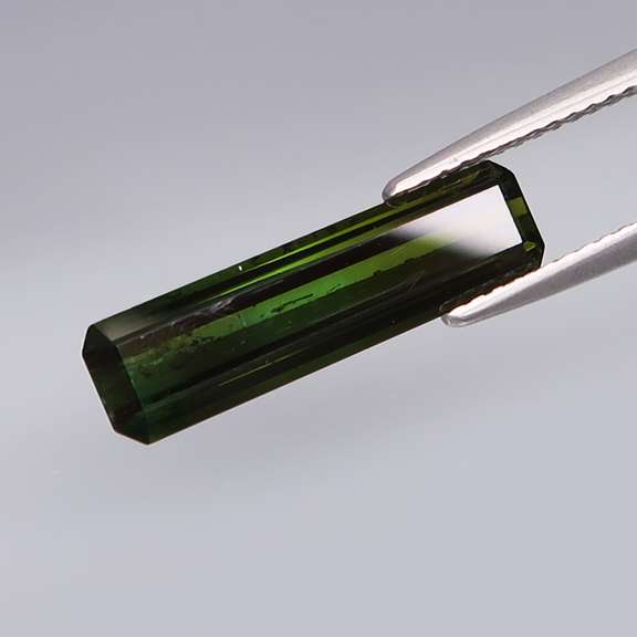 Elegant 2.90ct 18mm untreated dark green Tourmaline