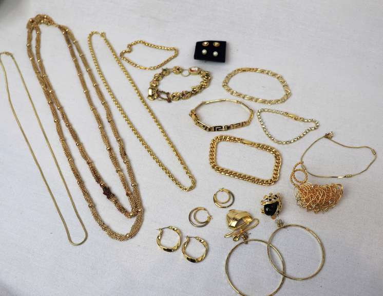 Trendy Group Lot of Mixed Costume Jewelry
