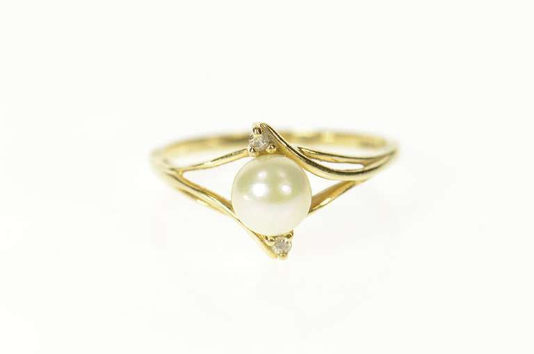 14K Yellow Gold Diamond Accent Pearl Classic Statement Ring