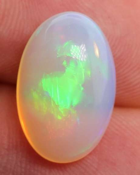 Ravishing 5.25ct snow white Welo Opal