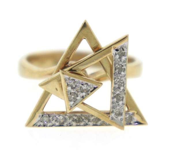 Handsome Triangle Motion Diamond Ring