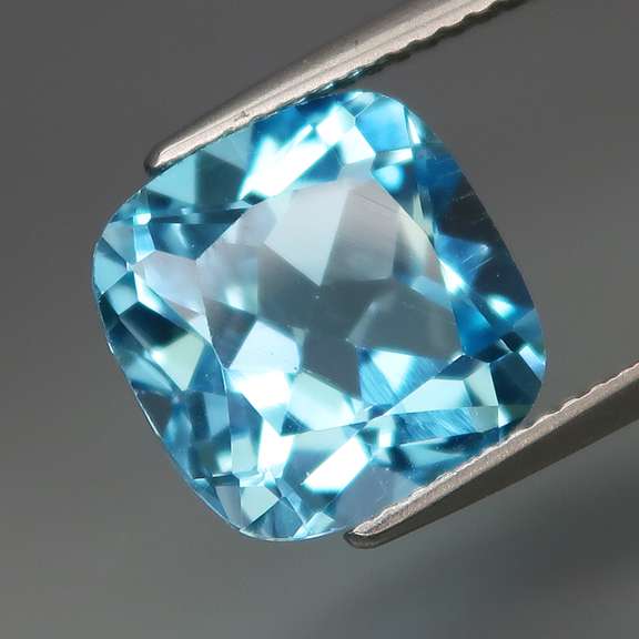 Glistening! 7ct liquid flashing top baby blue Topaz