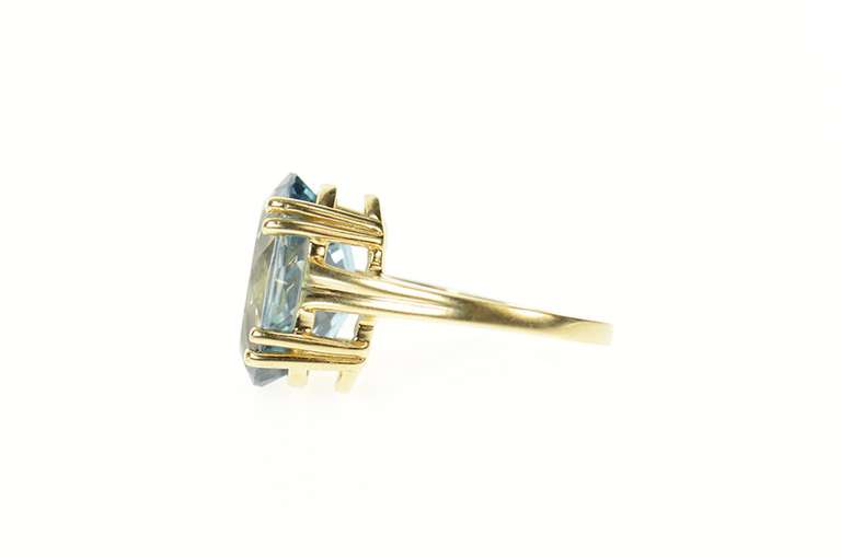 10K Yellow Gold Retro Classic Oval Blue Topaz Cocktail Ring