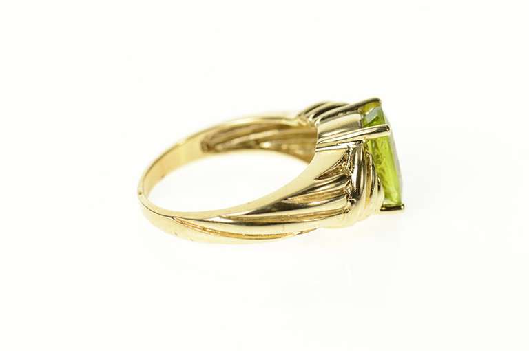10K Yellow Gold Spiral Twist Pattern Peridot Solitaire Ring