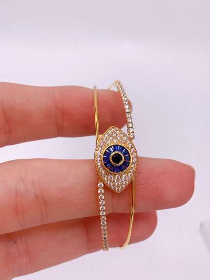 Gorgeous 18kt GP Gemstone Cuff Bracelet