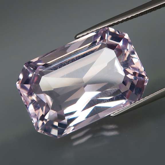 Heavy flashing! 25.38ct Rose de Franc Amethyst