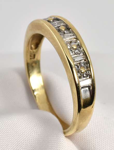 Unusual Baguette and Round Diamond Band
