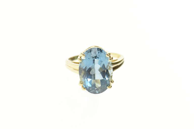 10K Yellow Gold Retro Classic Oval Blue Topaz Cocktail Ring