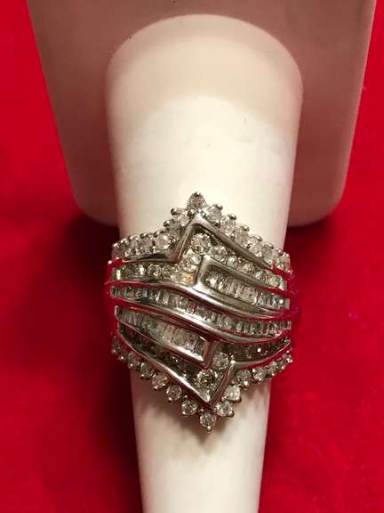 LADIES 14K WHITE GOLD DIAMOND BAND