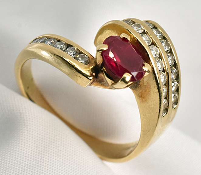 Lively Modern Ruby & Diamond Ring