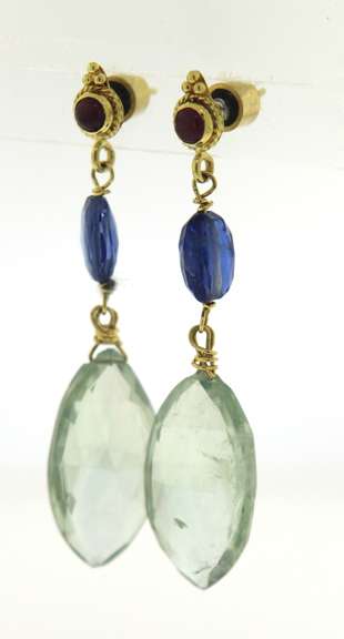 Attractive 18kt Green Quartz, Sapphire and Cabachon Ruby Earrings