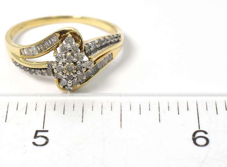 Eye-Catching Diamond Cluster Ring in Yellow Gold