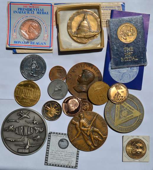 20 Assorted Mainly Patriotic US Medals
