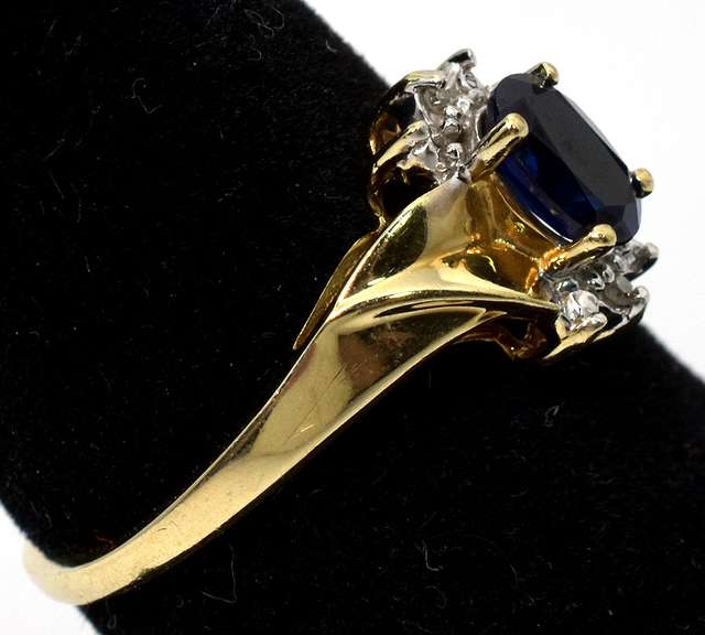 Chic Sapphire & Diamond Accent Ring in Yellow Gold