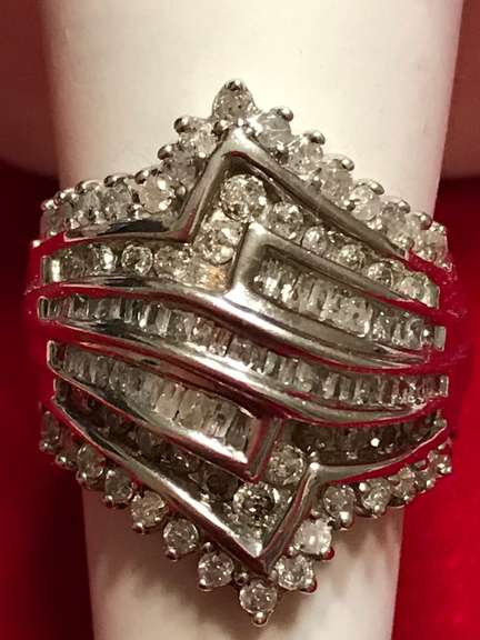 LADIES 14K WHITE GOLD DIAMOND BAND