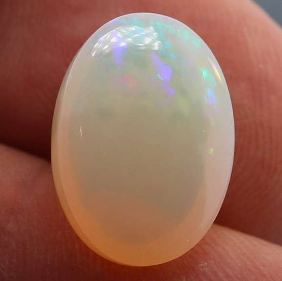 Ravishing 6.19ct snow white Welo Opal