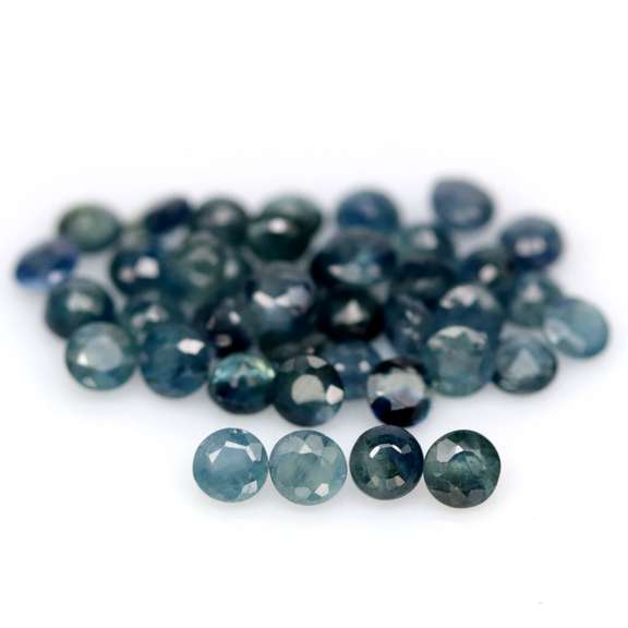 Multi-hue 6.30ct natural blue Sapphire set