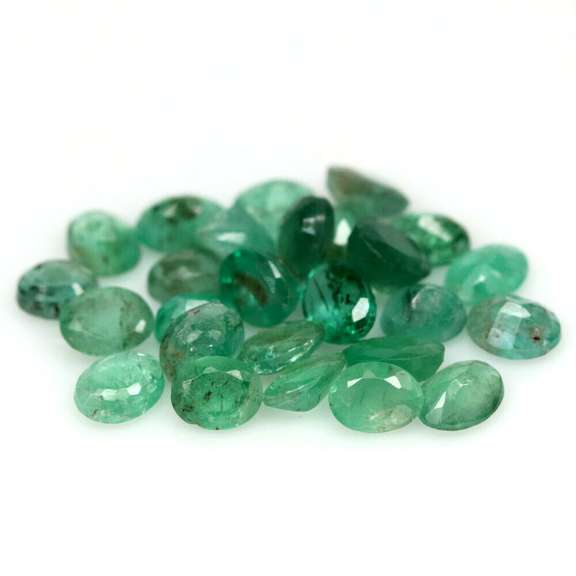 Rich emerald green 6.99ct 26pc emerald set