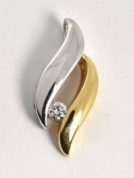 Fashionable Bi-Color Gold Diamond Pendant