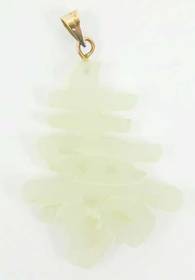 Vintage 10K Chinese Jade Pendant