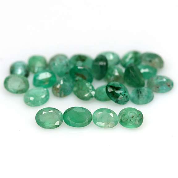 Rich emerald green 6.99ct 26pc emerald set