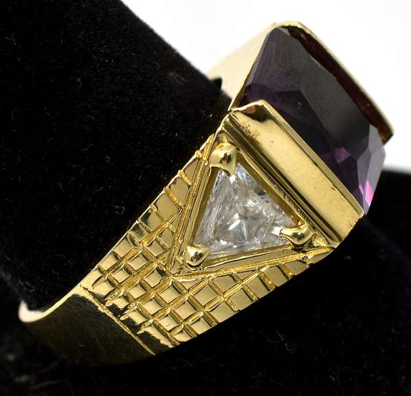 Stately Color-Change Sapphire & CZ Ring in 14KT Yellow Gold
