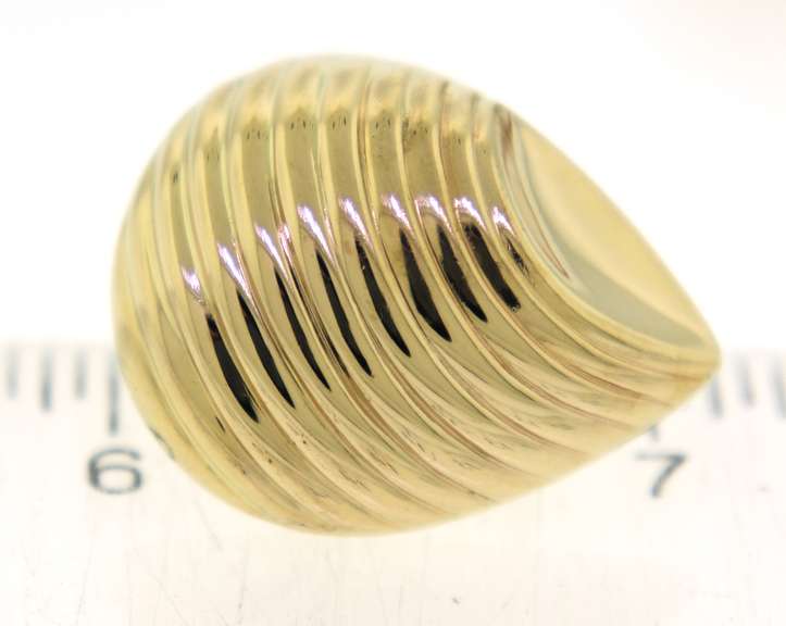 Beautiful 14kt Yellow Gold Swirl Earrings