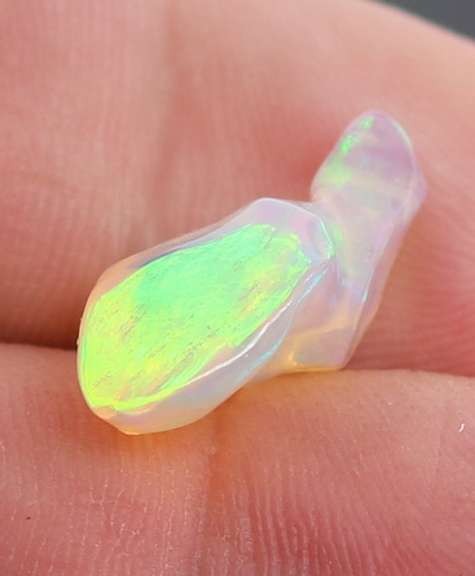 Uncut unheated 3.40ct Jelly Opal vein