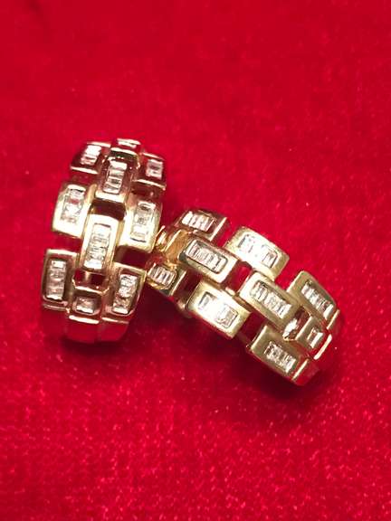 LADIES 14K YELLOW GOLD AND DIAMOND EARRINGS