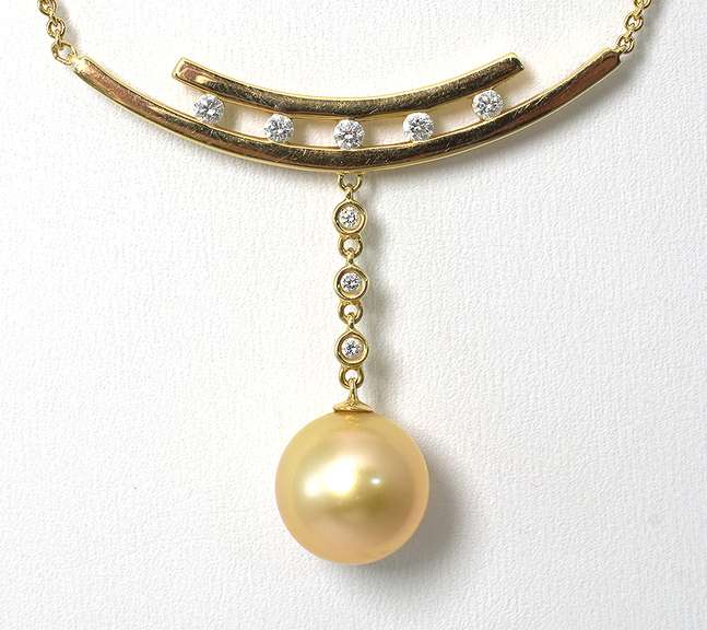 High-Class Golden Pearl & Diamond Necklace in 14KT Yellow Gold