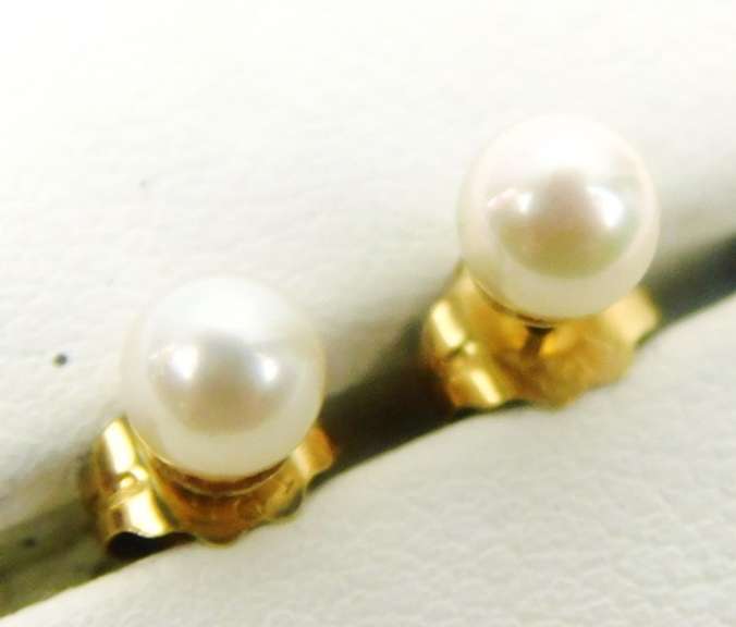 14K Gold 4MM Pearl Stud Earrings